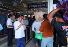ពលករខ្មែរដែលបានត្រឡប់មកពីថៃប្រមាណជាង ១៣ម៉ឺននាក់ទទួលបានឱកាសការងារ