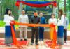 រដ្ឋមន្ត្រី ហួត ហាក់ អញ្ជើញសម្ពោធផ្លូវបេតុង និងអ៊ុតកៅស៊ូប្រវែង ៧គីឡូម៉ែត្រ នៅតំបន់ឋានសួគ៌គិរីរម្យ ខេត្តកំពង់ស្ពឺ ដែលចំណាយថវិកាសាងសង់ជាង១លានដុល្លារ