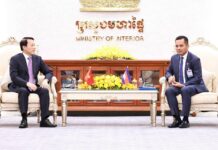ឧបនាយករដ្ឋមន្ត្រី ស សុខា ផ្ដួចផ្ដើមបង្កើតយន្តការមន្ត្រីប្រចាំការត្រីភាគីកម្ពុជា-វៀតណាម-ឡាវ ងាយស្រួលសម្របសម្រួលនីតិវិធីពាក់ព័ន្ធការបង្ក្រាបបទល្មើសនានា រួមទាំង Scam Online