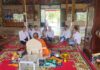 ថ្នាក់ដឹកនាំសមាគមសម្ព័ន្ធយុវជនដើម្បីសន្តិភាព ចុះសួរសុខទុក្ខព្រះចៅអធិការវត្តខ្មែរពុទ្ធភូមិជាយដែនសីមារាម នេះជាការពង្រឹងសាមគ្គីភាពរវាងពុទ្ធចក្រ និងអាណាចក្រ ដើម្បីសន្តិភាពសង្គម