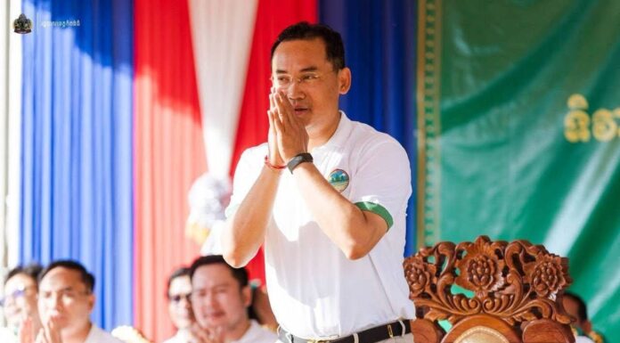 ប្រជាពលរដ្ឋខេត្តកំពង់ធំ សម្តែងការគាំទ្រយ៉ាងខ្លាំងចំពោះ អភិបាលខេត្ត ឯកឧត្តម នួន ផារ័ត្ន ក្នុងឱកាសខួប ២ឆ្នាំ នៃការដឹកនាំ