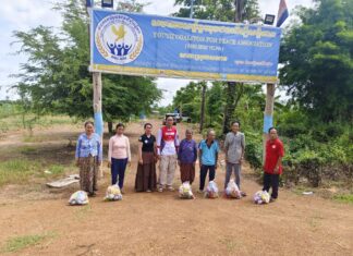 សមាគមសម្ព័ន្ធយុវជនដើម្បីសន្តិភាព សាខាស្រុកសេសាន នាំយកអំណោយមនុស្សធម៌ចែកជូនចាស់ជរា និងផ្ញើសារសួរសុខទុក្ខដល់វីរកងទ័ពជួរមុខ