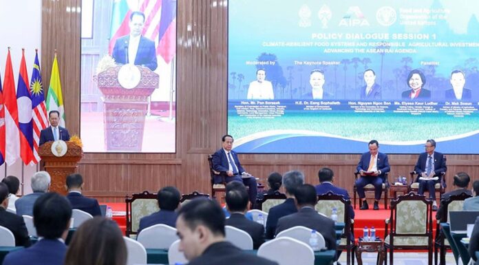 រដ្ឋមន្ត្រីក្រសួងបរិស្ថាន លើកឡើងនូវចំណុចគន្លឹះលើការផ្សារភ្ជាប់គ្នា រវាងសន្តិភាព សន្តិសុខស្បៀង និងការប្រែប្រួលអាកាសធាតុ ក្នុងវេទិកាកិច្ចសន្ទនាពហុភាគីពាក់ព័ន្ធរបស់សភាអាស៊ាន