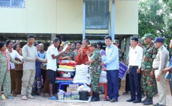 ស្វែងរកការពិត .សុទ្ធ: អតីតយុទ្ធជនពិការដោយសារសង្គ្រាម នៅឃុំនីពេជ ស្រុកកំពង់ស្វាយ ខេត្តកំពង់ធ ទទួលបានផ្ទះថ្មី អំណោយសម្តេចតេជោ ហ៊ុន សែន និងសម្តេចកិត្តិព្រឹទ្ធបណ្ឌិត
