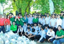 សំរាមជាង ១តោន ត្រូវ បាន ប្រមូល ក្នុង យុទ្ធនាការ សម្អាត បរិស្ថាន នៅ ស្រុក បាទី ខេត្ត តាកែវ ដើម្បី លើកកម្ពស់ សោភ័ណភាព និង ការយល់ដឹង សហគមន៍