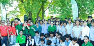 សំរាមជាង ១តោន ត្រូវ បាន ប្រមូល ក្នុង យុទ្ធនាការ សម្អាត បរិស្ថាន នៅ ស្រុក បាទី ខេត្ត តាកែវ ដើម្បី លើកកម្ពស់ សោភ័ណភាព និង ការយល់ដឹង សហគមន៍