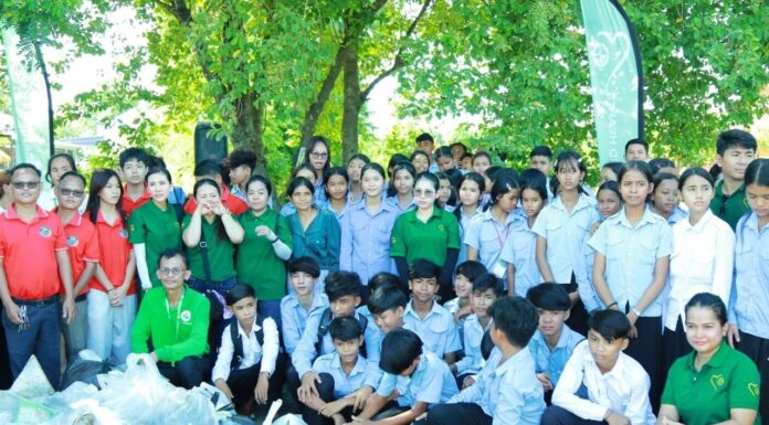 សំរាមជាង ១តោន ត្រូវ បាន ប្រមូល ក្នុង យុទ្ធនាការ សម្អាត បរិស្ថាន នៅ ស្រុក បាទី ខេត្ត តាកែវ ដើម្បី លើកកម្ពស់ សោភ័ណភាព និង ការយល់ដឹង សហគមន៍