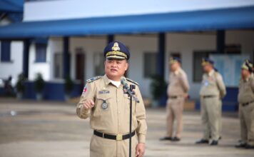 លោកឧត្តមសេនីយ៍ទោ ហេង សុផល ជំរុញកងកម្លាំងនគរបាល បង្កើនការអប់រំផ្សព្វផ្សាយច្បាប់ចរាចរណ៍ផ្លូវគោក ដល់ប្រជាពលរដ្ឋគ្រប់ស្រទាប់វណ្ណៈ