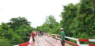 ស្ពានឈើទី១៥ប្រវែង៣៨ម៉ែត្រដែលរដ្ធបាលស្រុកអន្លង់វែងបានសាងសង់រួចរាល់ជាស្ថាពរហើយដែលបានចំណាយថវិការអស់ជាង២១លានរៀល