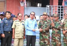 អាជ្ញាធរស្រុកស្ទោង ឧបត្ថម្ភគាំទ្រសម្ភារថវិកា គ្រឿងឧបភោគបរិភោគដល់វីរៈកងទ័ពជួរមុខទិសប្រាសាទព្រះវិហារ