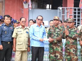 អាជ្ញាធរស្រុកស្ទោង ឧបត្ថម្ភគាំទ្រសម្ភារថវិកា គ្រឿងឧបភោគបរិភោគដល់វីរៈកងទ័ពជួរមុខទិសប្រាសាទព្រះវិហារ