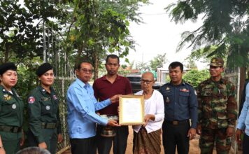 លោកសាយ គឹមឡម នាំយកថវិកាបេឡាមរណសង្គ្រោះប្រគល់ជូនគ្រួសារអតីតយុទ្ធជន និងវិនិវត្តន៍ជនកម្ពុជាចំនួន២គ្រួសារ នៅក្នុងស្រុកស្ទោង