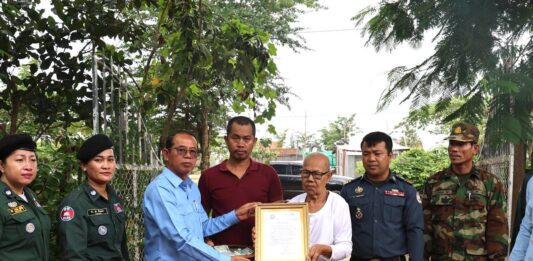 លោកសាយ គឹមឡម នាំយកថវិកាបេឡាមរណសង្គ្រោះប្រគល់ជូនគ្រួសារអតីតយុទ្ធជន និងវិនិវត្តន៍ជនកម្ពុជាចំនួន២គ្រួសារ នៅក្នុងស្រុកស្ទោង