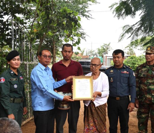លោកសាយ គឹមឡម នាំយកថវិកាបេឡាមរណសង្គ្រោះប្រគល់ជូនគ្រួសារអតីតយុទ្ធជន និងវិនិវត្តន៍ជនកម្ពុជាចំនួន២គ្រួសារ នៅក្នុងស្រុកស្ទោង