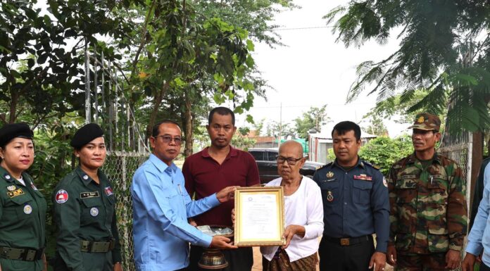 លោកសាយ គឹមឡម នាំយកថវិកាបេឡាមរណសង្គ្រោះប្រគល់ជូនគ្រួសារអតីតយុទ្ធជន និងវិនិវត្តន៍ជនកម្ពុជាចំនួន២គ្រួសារ នៅក្នុងស្រុកស្ទោង
