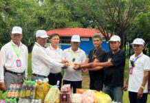 សមាគមសម្ព័ន្ធយុវជនដើម្បីសន្តិភាព សាខាខេត្តបន្ទាយមានជ័យ នាំយកអំណោយ និងថវិកាចែកជូនវីរកងទ័ពការពារព្រំដែនកម្ពុជា-ថៃ ក្នុងខេត្តបន្ទាយមានជ័យ