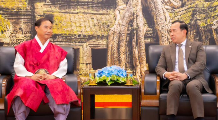 រដ្ឋមន្ដ្រីក្រសួងទេសចរណ៍ ជួបពិភាក្សាការងារជាមួយនាយកប្រតិបត្តិក្រុមហ៊ុនធំៗរបស់កូរ៉េខាងត្បូង ដើម្បីផ្សព្វផ្សាយ ទាក់ទាញទេសចរណ៍ និងវិនិយោគមកកម្ពុជា