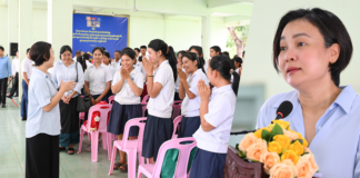 លោកស្រីបណ្ឌិត ជា សិរី ផ្ដល់រង្វាន់លើកទឹកចិត្ត និងជួបសំណេះសំណាលជាមួយសិស្សប្រឡងបាក់ឌុប និងសញ្ញាបត្របច្ចេកទេសនិងវិជ្ជាជីវៈកម្រិត៣ នៅស្រុកប្រាសាទសំបូរ ខេត្តកំពង់ធំ