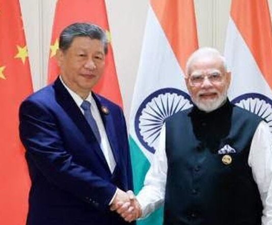 លោក Xi Jinping ប្រធានរដ្ឋចិនជួបពិភាក្សាការងារជាមួយលោក Narendra Modi នាយករដ្ឋមន្ត្រីឥណ្ឌា