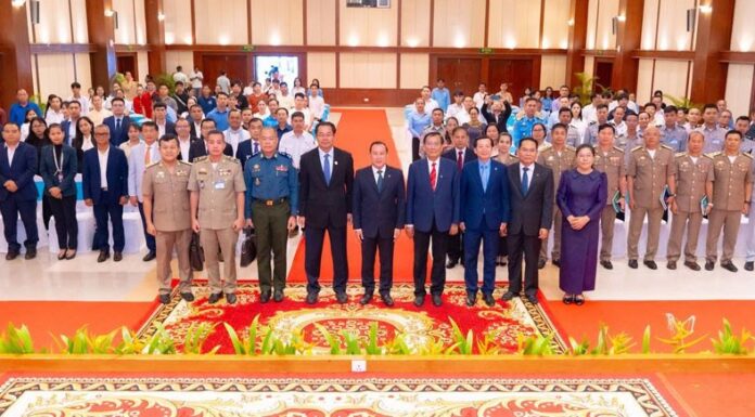 រដ្ឋមន្ត្រី ហួត ហាក់៖ ព្រះសីហនុត្រូវពង្រីកសក្តានុពលទេសចរណ៍ និងធុរកិច្ច ដើម្បីក្លាយជាទីក្រុងសេដ្ឋកិច្ច និងទេសចរណ៍គំរូទី២