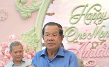សម្តេចតេជោ ហ៊ុន សែន ព្រមានលុបលេខទូរស័ព្ទពីបណ្តាញទំនាក់ទំនង បន្ទាប់ពីមានការរំខានសុំជំនួយហួសហេតុ