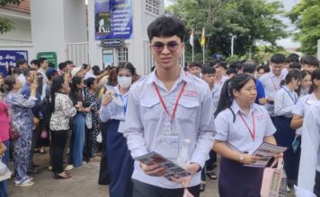 កុមារា ស៊ិន សុខគីម បង្កើតប្រវត្តិសាស្ត្រថ្មីក្នុងវ័យ ជិត ១៤ ឆ្នាំ ដោយប្រឡងជាប់បាក់ឌុបទទួលបាននិទ្ទេស C យ៉ាងអស្ចារ្យ