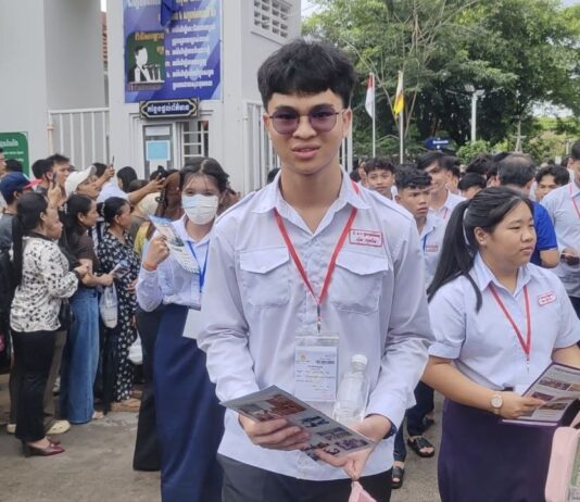 កុមារា ស៊ិន សុខគីម បង្កើតប្រវត្តិសាស្ត្រថ្មីក្នុងវ័យ ជិត ១៤ ឆ្នាំ ដោយប្រឡងជាប់បាក់ឌុបទទួលបាននិទ្ទេស C យ៉ាងអស្ចារ្យ