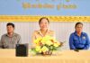លោកជំទាវ លំ គន្ធារី ជួបសំណេះសំណាល សួរសុខទុក្ខ និងនាំយកអំណោយមនុស្សធម៌ជូនគ្រួសារខ្វះខាត២៦គ្រួសារ នៅឃុំក្តីដូង