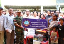 ក្រុមគ្រួសារអតីតយុទ្ធពលី ដែលមានជីវភាពលំបាកខ្វះខាត នៅឃុំចំណារលើ ស្រុកស្ទោង ខេត្តកំពង់ធំ ទទួលបានផ្ទះថ្មី អំណោយសម្តេចតេជោ ហ៊ុន សែន និងសម្តេចកិត្តិព្រឹទ្ធបណ្ឌិត