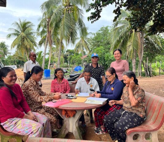 គណៈកម្មាធិការគណបក្សប្រជាជនកម្ពុជាឃុំទួលគ្រើល រៀបចំកិច្ចប្រជុំសំណេះសំណាលជាមួយមេគ្រួសារបក្ស នៅភូមិជន្លូស