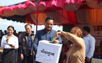 ពិធីចាប់ឆ្នោតជ្រើសរើសដីឡូត៍ និងលំនៅឋានបណ្តោះអាសន្ន សម្រាប់ជូនជនភៀសសឹក មកពីក្រុងសំរោង ស្រុកអន្លង់វែង និងស្រុកបន្ទាយអំពិល ខេត្តឧត្តរមានជ័យ