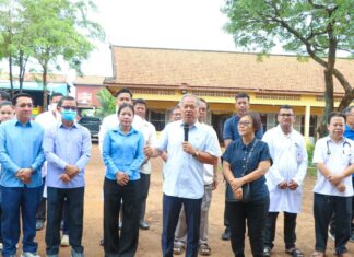 លោក ហាក់ ម៉ងហួត អញ្ជើញចុះពិនិត្យ និងព្យាបាលសុខភាពដោយឥតគិតថ្លៃជូនដល់បងប្អូនប្រជាពលរដ្ឋ ស្ថិតនៅក្នុងឃុំទ្រៀល ស្រុកតាំងគោក