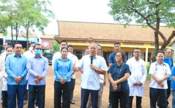 លោក ហាក់ ម៉ងហួត អញ្ជើញចុះពិនិត្យ និងព្យាបាលសុខភាពដោយឥតគិតថ្លៃជូនដល់បងប្អូនប្រជាពលរដ្ឋ ស្ថិតនៅក្នុងឃុំទ្រៀល ស្រុកតាំងគោក
