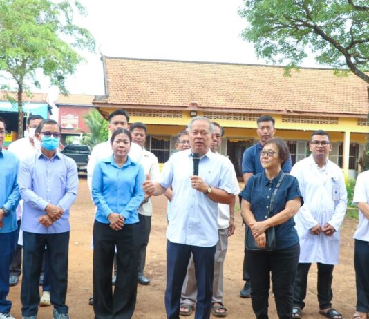 លោក ហាក់ ម៉ងហួត អញ្ជើញចុះពិនិត្យ និងព្យាបាលសុខភាពដោយឥតគិតថ្លៃជូនដល់បងប្អូនប្រជាពលរដ្ឋ ស្ថិតនៅក្នុងឃុំទ្រៀល ស្រុកតាំងគោក