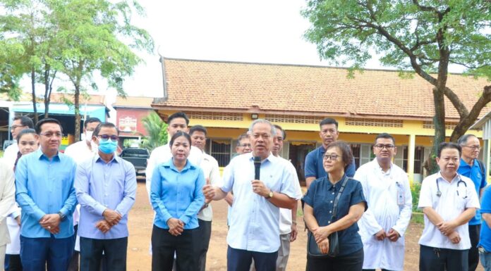 លោក ហាក់ ម៉ងហួត អញ្ជើញចុះពិនិត្យ និងព្យាបាលសុខភាពដោយឥតគិតថ្លៃជូនដល់បងប្អូនប្រជាពលរដ្ឋ ស្ថិតនៅក្នុងឃុំទ្រៀល ស្រុកតាំងគោក