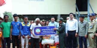 គ្រួសារអតីតយុទ្ធជនសោធននិវត្តន៍ ដែលមានជីវភាពលំបាកខ្វះខាត នៅឃុំទីពោ ស្រុកសន្ទុក ខេត្តកំពង់ធំ ទទួលបានផ្ទះថ្មី អំណោយសម្តេចតេជោ ហ៊ុន សែន និងសម្តេចកិត្តិព្រឹទ្ធបណ្ឌិត ។