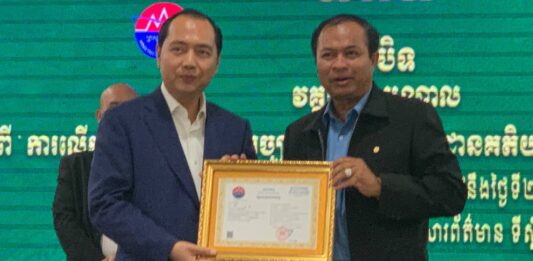 លោក រ៉ី នោរៀ ចាងហ្វាង នីណា ញូស៍ (Nina News) ត្រូវបានបញ្ចប់វគ្គបណ្តុះបណ្តាលច្បាប់សារព័ត៌មានដោយជោគជ័យ ដើម្បីពង្រឹងគុណភាពផ្សព្វផ្សាយ