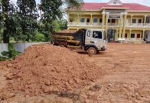 រដ្ឋបាលស្រុកមណ្ឌលសីមា បានប្រើប្រាស់គ្រឿងចក្រនិងឡានដឹកដីមកកែលម្អបញ្ហាទឹកហូរលើផ្លូវជាតិលេខ ៤៨ស្ថិតនៅម្តុំភូមិថ្មីភូមិចាំយាមខេត្តកោះកុង